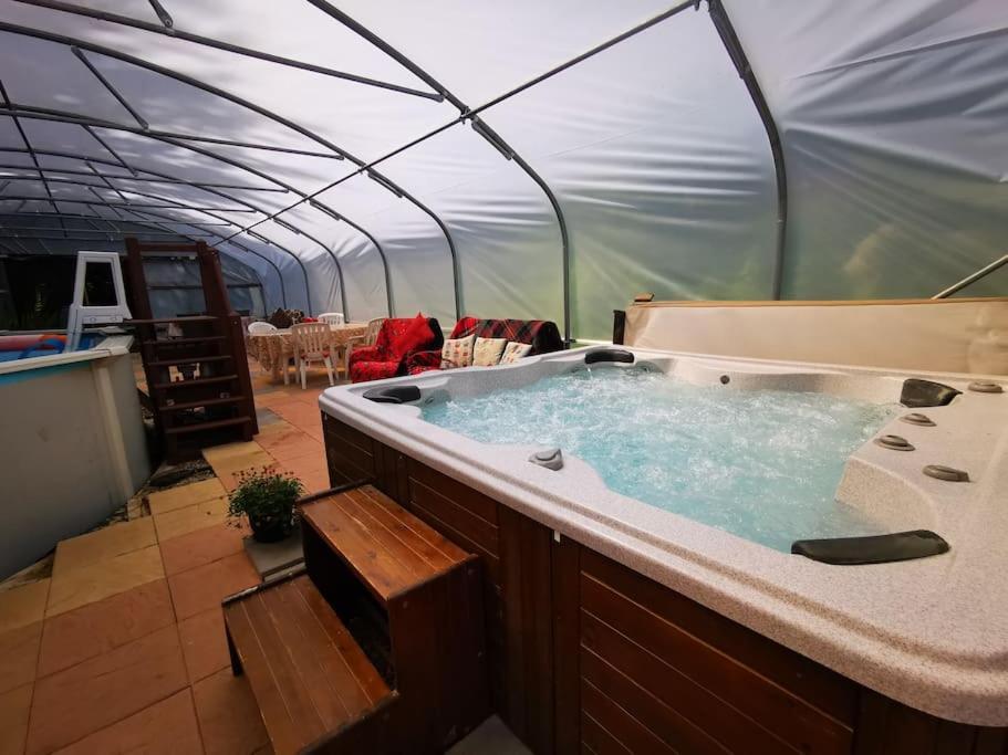Country Side Haven Two Double Ensuite Bedrooms Couples Exclusive Rate Offered Saint-Michel-de-Montjoie Exteriér fotografie